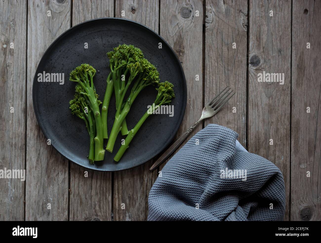 Broccoli sulla piastra Foto Stock