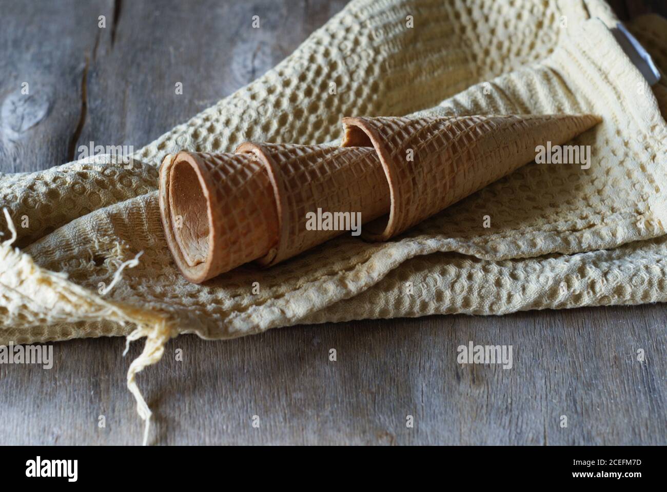 Coni vuoti per gelato Foto Stock