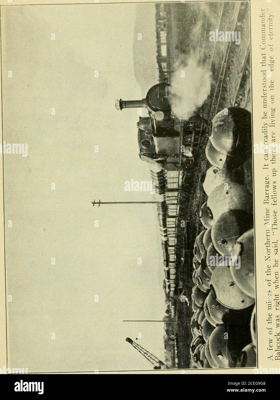 . Simsadus: Londra; la marina americana in Europa; la e Cattaro, sulle sponde orientali dell'Adriatico; qui si trovavano entrambi i sottomarini tedeschi e austriaci. Le barche di Ger-man sono state solitamente portate nel ranean del Mediterran attraverso l'Atlantico e lo stretto di Gibilterra, ma in alcuni casi i sommergibili erano stati smantellati ad una base tedesca del Mare del Nord e transportati via ferrovia attraverso la Germania e l'Austria. Thesubmarines nelle loro operazioni sono stati favoriti dalla tefisiografia del Mediterraneo, che, a causa della sua limitata dimensione presentava molte aree diverse in cui il traffico era congestionato. Il ^gean Sea, Foto Stock