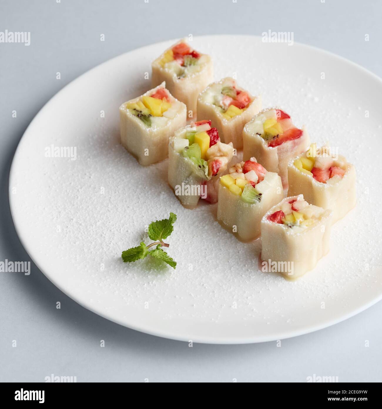 Brioso e delizioso sushi giapponese Foto Stock