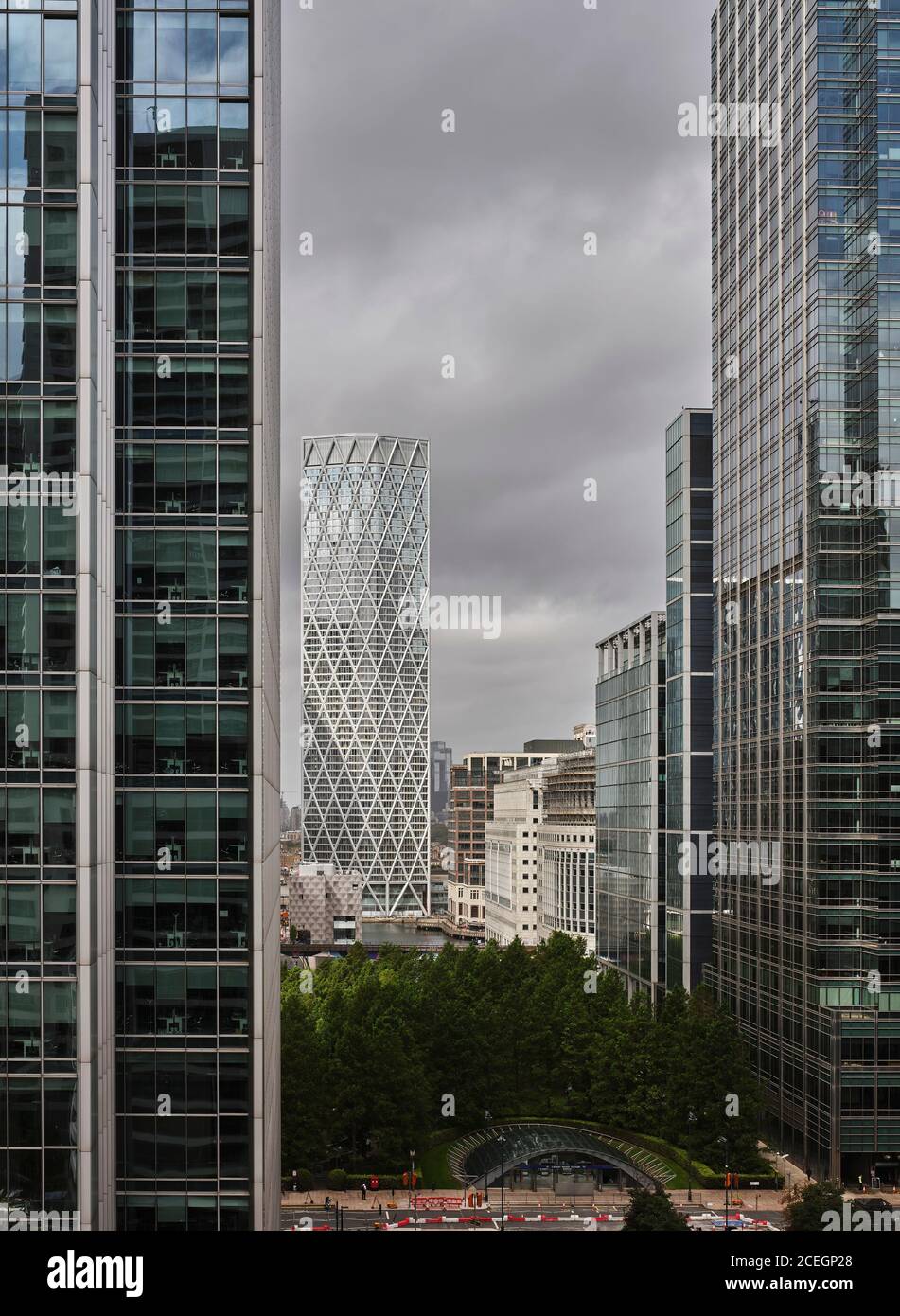 Vista elevata da est con facciate contestuali. Terranova Tower, Londra, Regno Unito. Architetto: Horden Cherry Lee Architects Ltd, 2020. Foto Stock