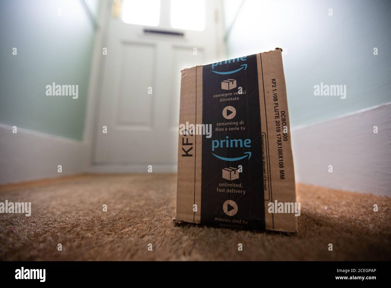 Amazon prime package immagini e fotografie stock ad alta risoluzione - Alamy