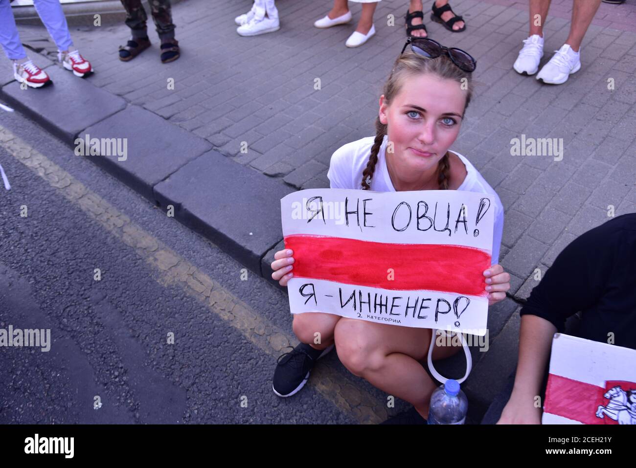 Proteste a Minsk, Bielorussia, 20 agosto 2020 dopo le elezioni presidenziali e contro la violenza della polizia. Manifesto in mano: "Non sono una pecora, io sono una e Foto Stock