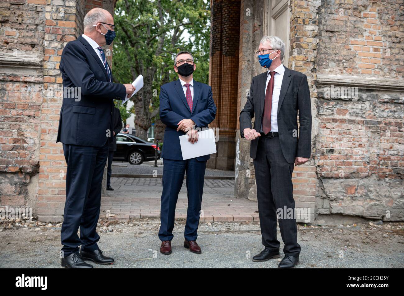 Berlino, Germania. 01 settembre 2020. Dietmar Woidke (l-r - SPD), primo ministro del Brandeburgo e presidente del Bundesrat tedesco, Andrzej Przylebski, ambasciatore della Repubblica di Polonia in Germania, e Peter Oliver Loew, direttore dell'Istituto tedesco della Polonia, partecipano alla commemorazione dell'anniversario dell'invasione tedesca della Polonia nel 1939. Credit: Fabian Sommer/dpa/Alamy Live News Foto Stock