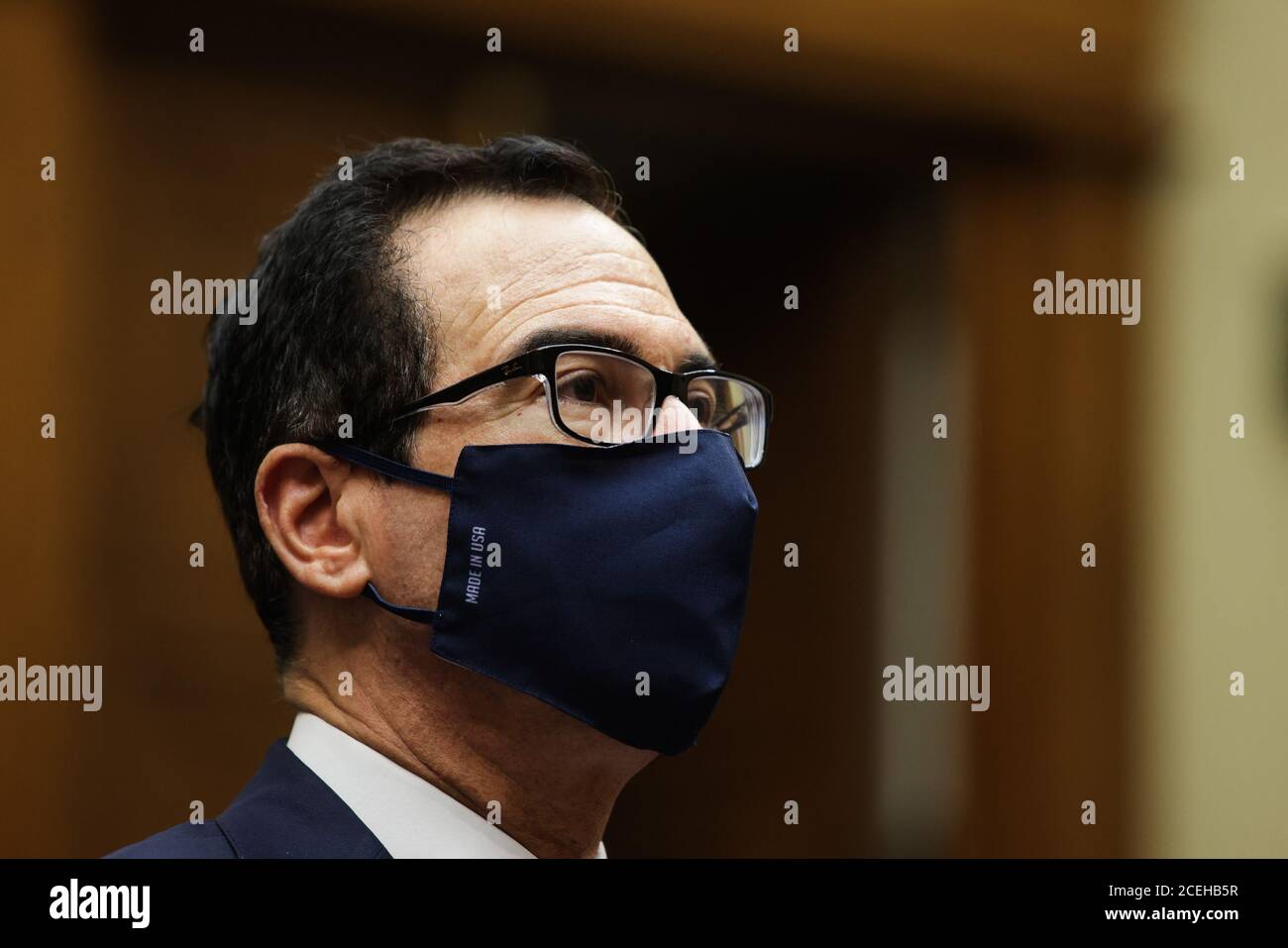 Washington, Stati Uniti. 01 settembre 2020. Steven Mnuchin, Segretario DEL Tesoro DEGLI STATI UNITI, indossa una maschera facciale quando testimonia di fronte al sottocomitato di selezione della Camera sulla crisi del Coronavirus a Capitol Hill a Washington, DC, il 1 settembre 2020. Foto in piscina di Graeme Jennings/UPI Credit: UPI/Alamy Live News Foto Stock