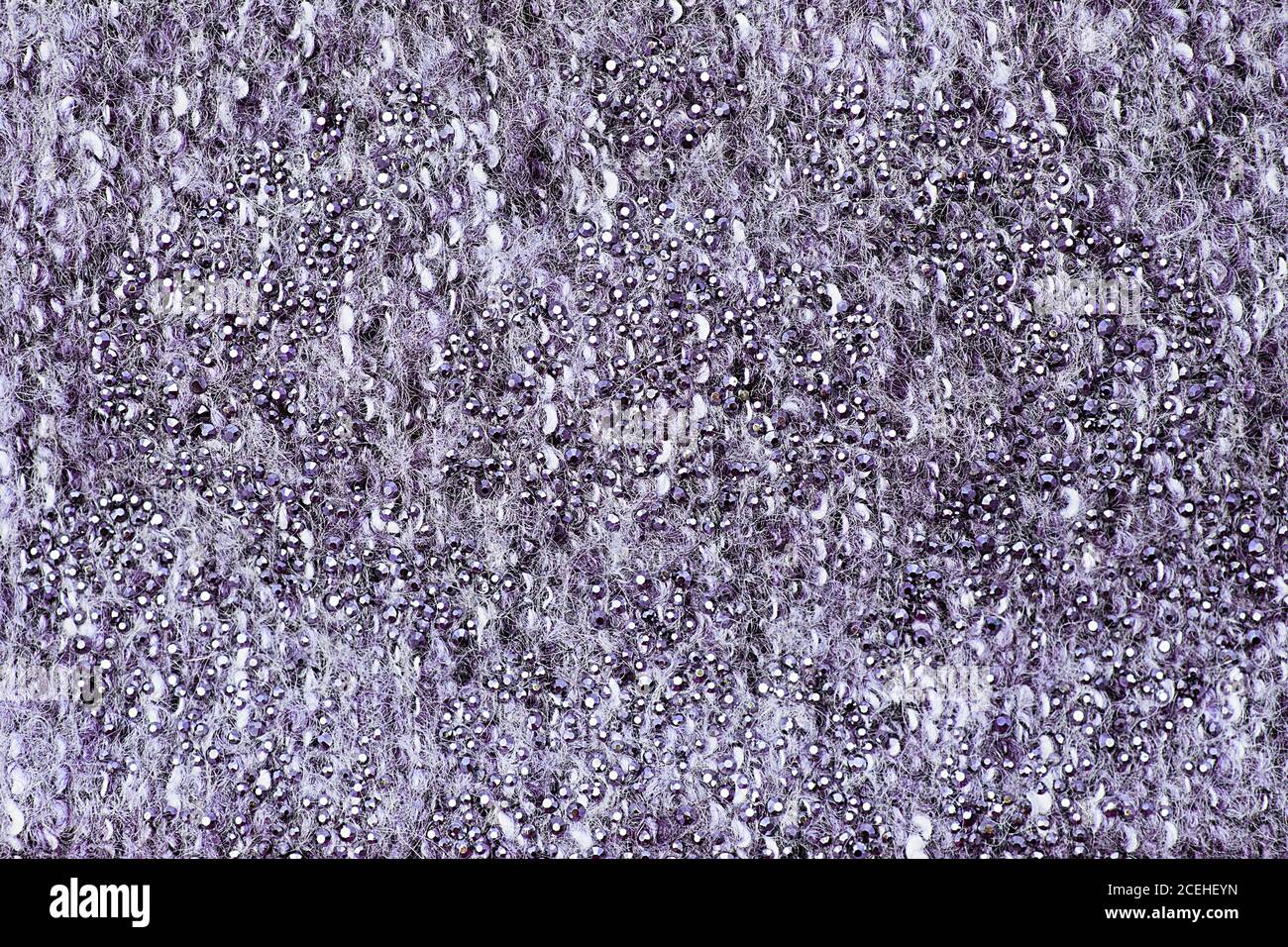 Primo piano di tessuto mohair tessuto tessuto tessuto sfondo. Tessuto a maglia viola Foto Stock