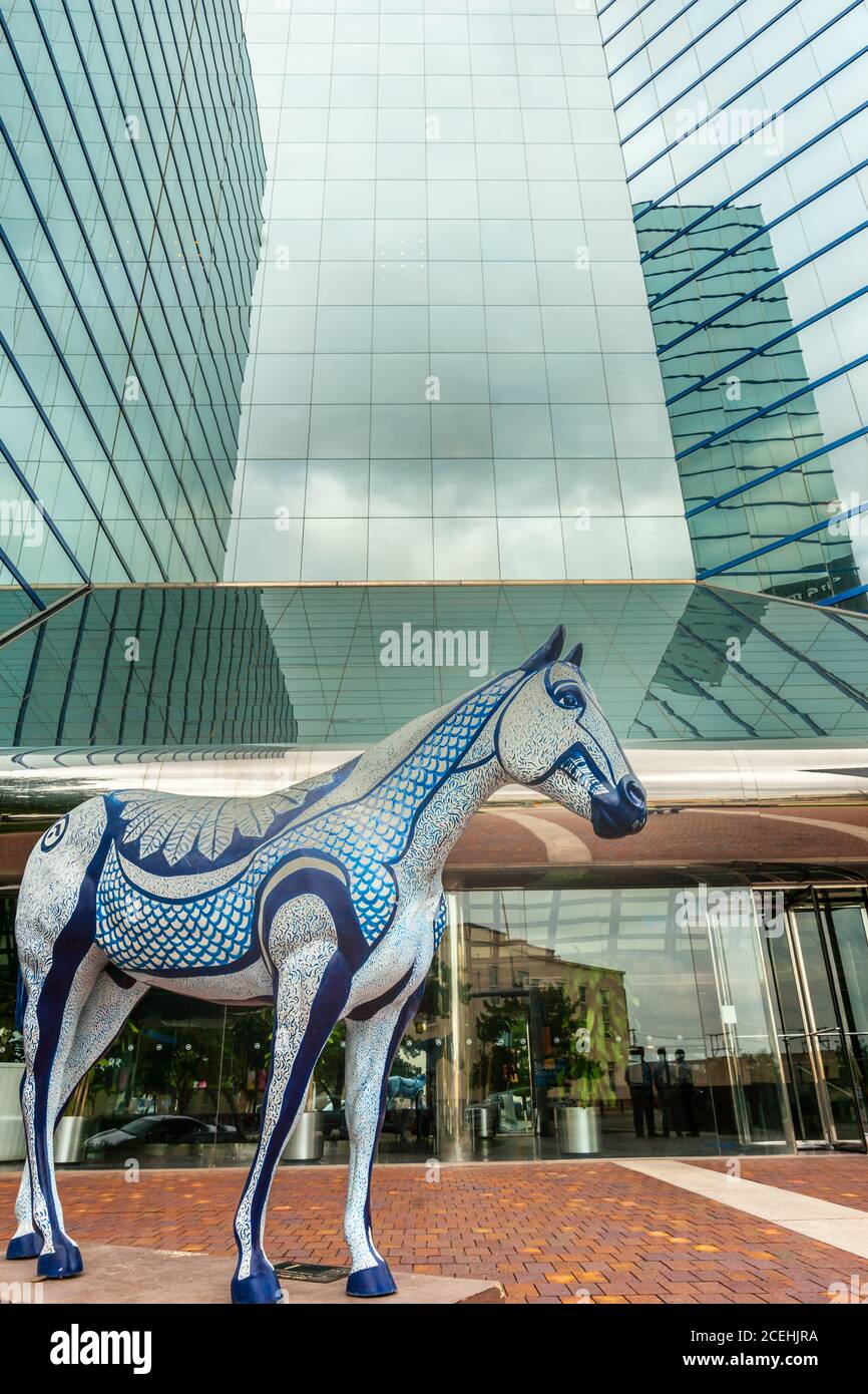 Amarillo USA - Settembre 12 2015; Old Blue, quarto di cavallo statua in piedi fuori National Bank edificio, Route 66 Texas, Stati Uniti Foto Stock