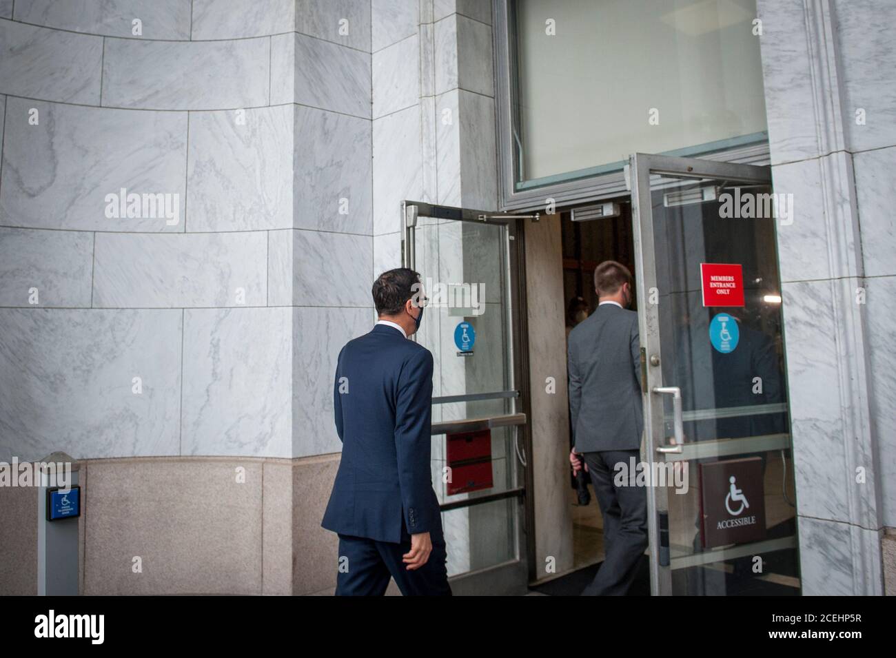 Steven Mnuchin, Segretario DEL Tesoro AMERICANO, arriva al Rayburn House Office Building a Capitol Hill, per testimoniare davanti a un sottocomitato di selezione della Camera sulla crisi di Coronavirus a Washington, DC., martedì 1 settembre 2020. Credito: Rod Lammey/CNP /MediaPunch Foto Stock
