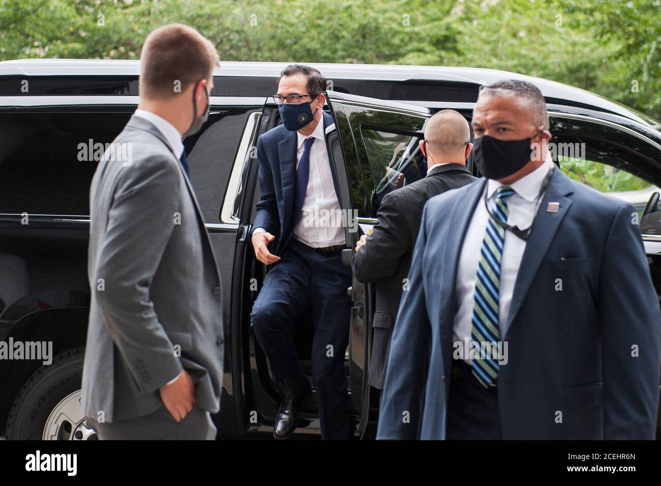 Steven Mnuchin, Segretario DEL Tesoro AMERICANO, arriva al Rayburn House Office Building a Capitol Hill, per testimoniare davanti a un sottocomitato di selezione della Camera sulla crisi di Coronavirus a Washington, DC., martedì 1 settembre 2020. Credit: Rod Lamkey/CNP | utilizzo in tutto il mondo Foto Stock