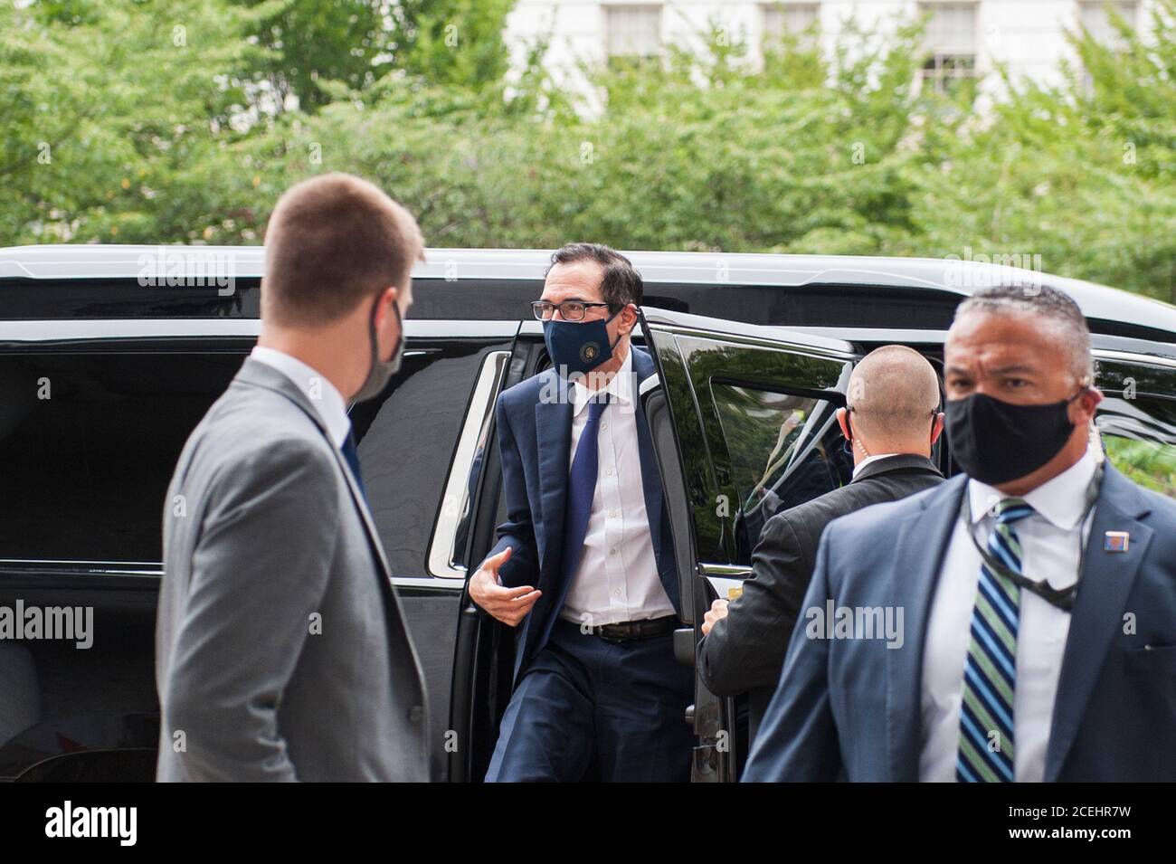 Steven Mnuchin, Segretario DEL Tesoro AMERICANO, arriva al Rayburn House Office Building a Capitol Hill, per testimoniare davanti a un sottocomitato di selezione della Camera sulla crisi di Coronavirus a Washington, DC., martedì 1 settembre 2020. Credit: Rod Lamkey/CNP | utilizzo in tutto il mondo Foto Stock
