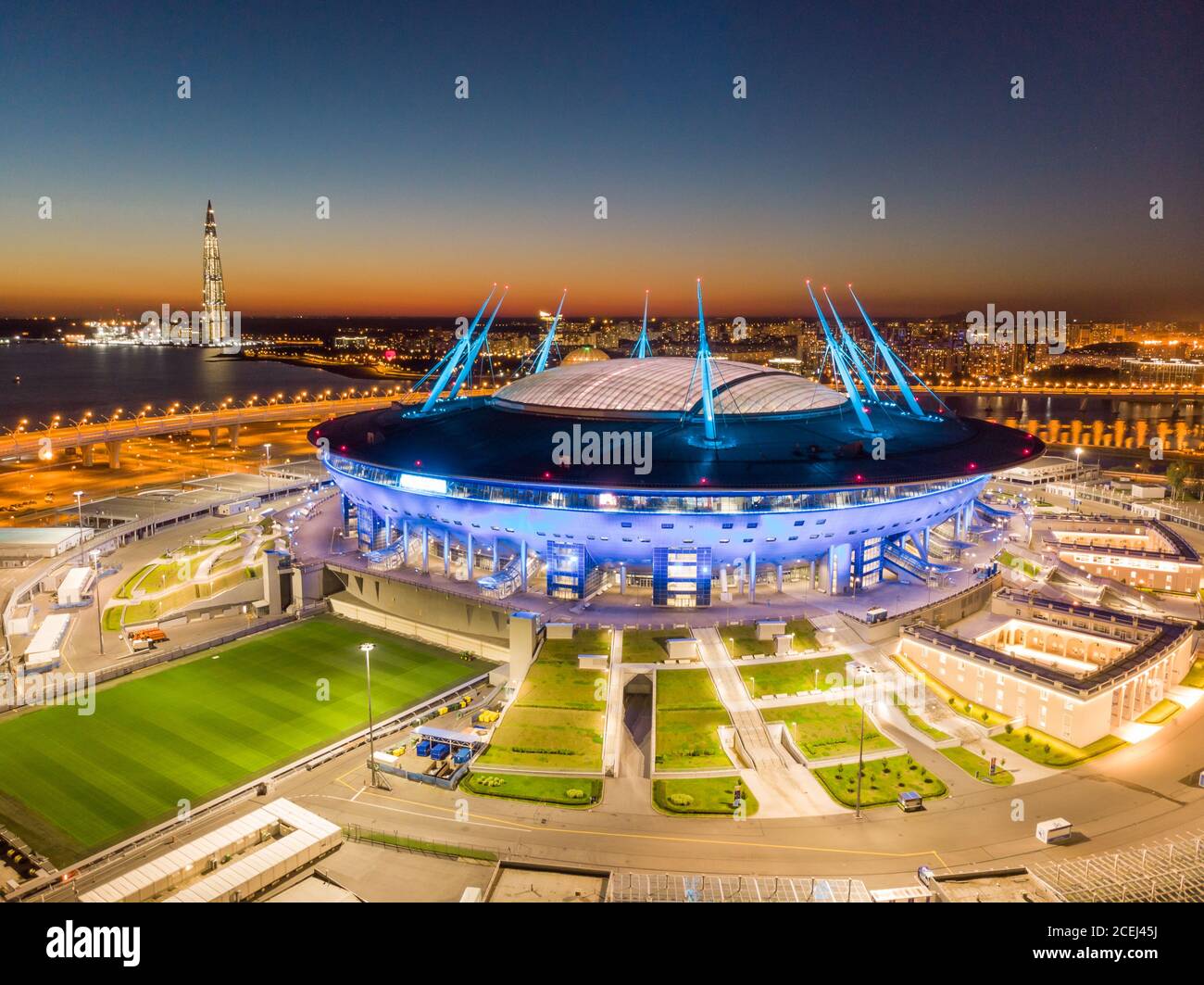 San Pietroburgo, Russia - 29 agosto 2019: Vista panoramica aerea notturna  della Zenit Arena con illuminazione. Nuovo stadio di calcio per la FIFA  Soccer Foto stock - Alamy