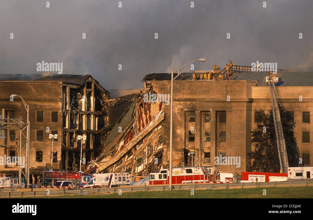 ARLINGTON, VIRGINIA, USA, 11 SETTEMBRE 2001 - Pentagono lato ovest danni da dirottato 757 jetliner terrorismo crash. Foto Stock