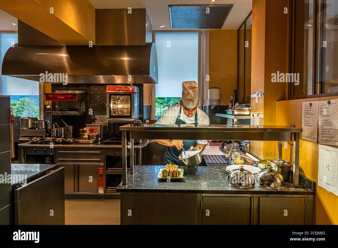 Kitchenchef Laszlo Papdi Hotel Lenkerhof, Lenk, Svizzera Foto Stock