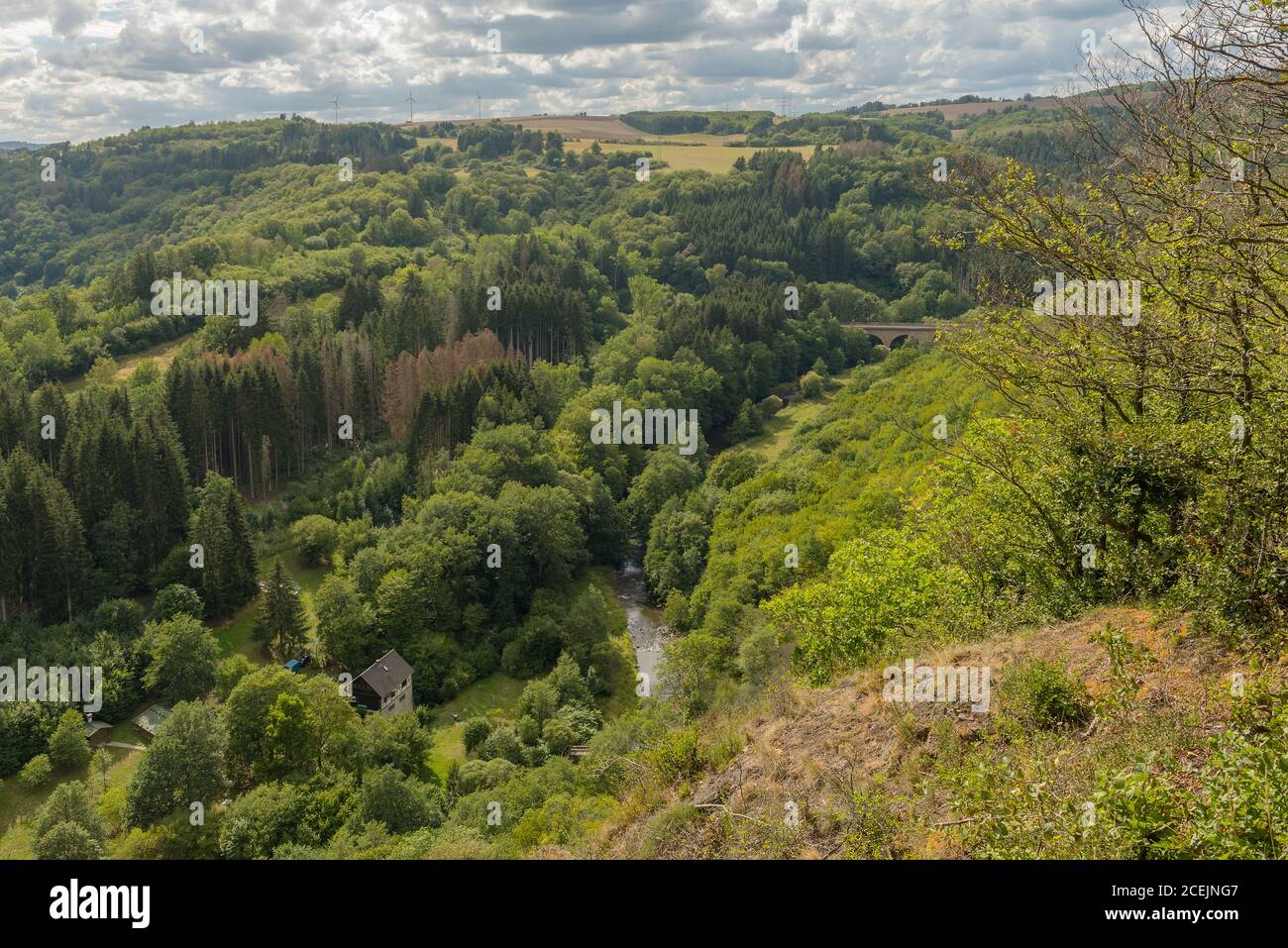 Paesaggio rurale nel Hunsruck con generatori di vento, Renania Palatinato, Germania Foto Stock