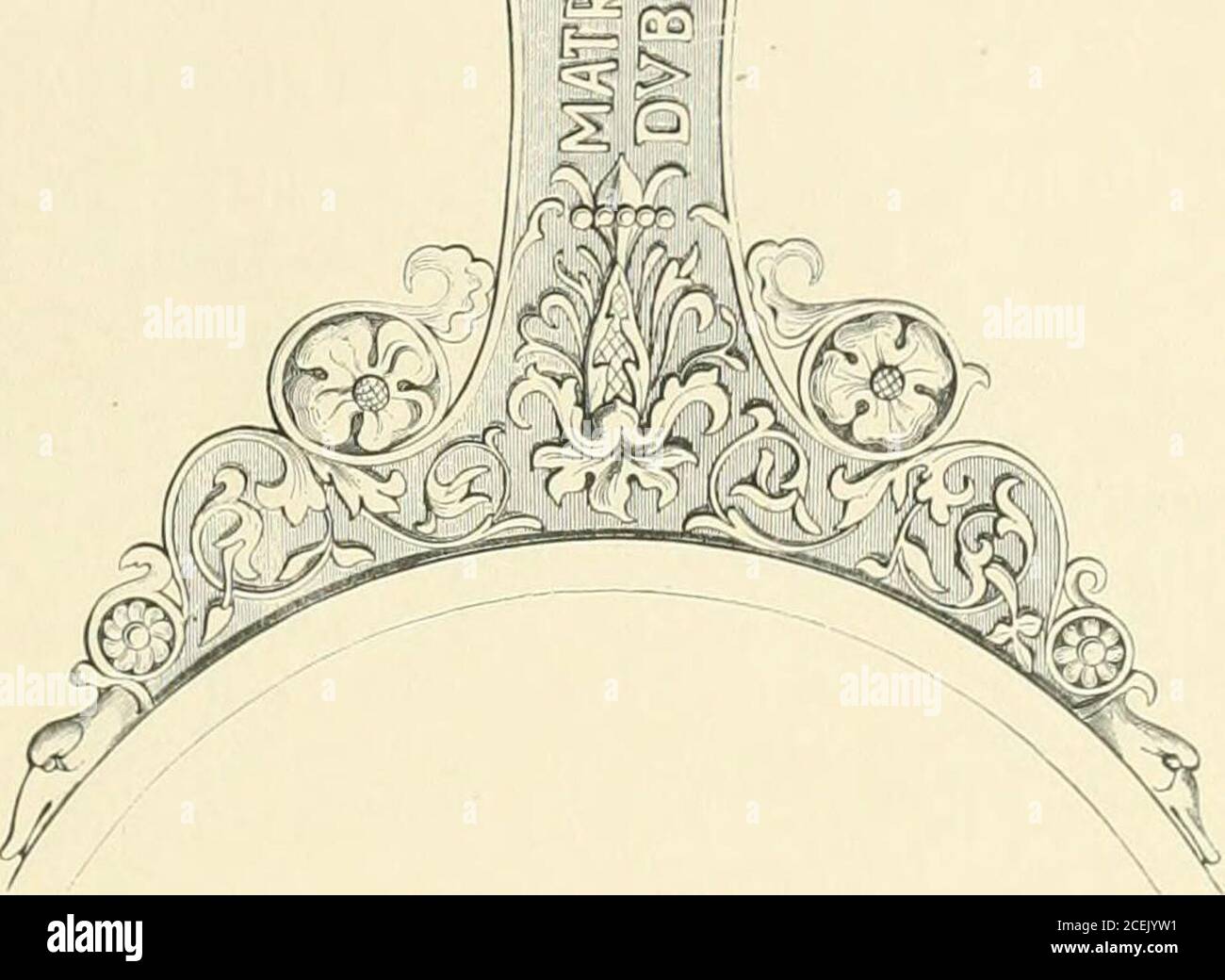 . Catalogo della lastra d'argento (greca, etrusca e romana) nel British Museum. Fig. 47^ = N. 183. Jlrch. Aeliana, ii-8. Lunghezza manico 11-2 cm.i, e N.S. xv. (1892), pp. 162, 331, n° 25; Hodgson, vol. 3, pag. 440; Bruce, Lapidarium Septentr. Pag. 272, n. 535 ; Archaeol. Journ. viii. Pag. 36 (con tavole) e relazione della riunione di O.xford, 1850,p. 121; Bonner Jahrbr/cher.si, pag. 159, N. 360, pi. 3, fig. 3 ; Gaz. Arco. 1884, pag. 269; Furt-waengler, ANT. Gemmen, iii. Pag. 302 ; C. /. L. vii. 1285. Superficie della ciotola; lati piuttosto usurati feriti in due punti. Sul Matres vedi generalmente Roscher, Foto Stock