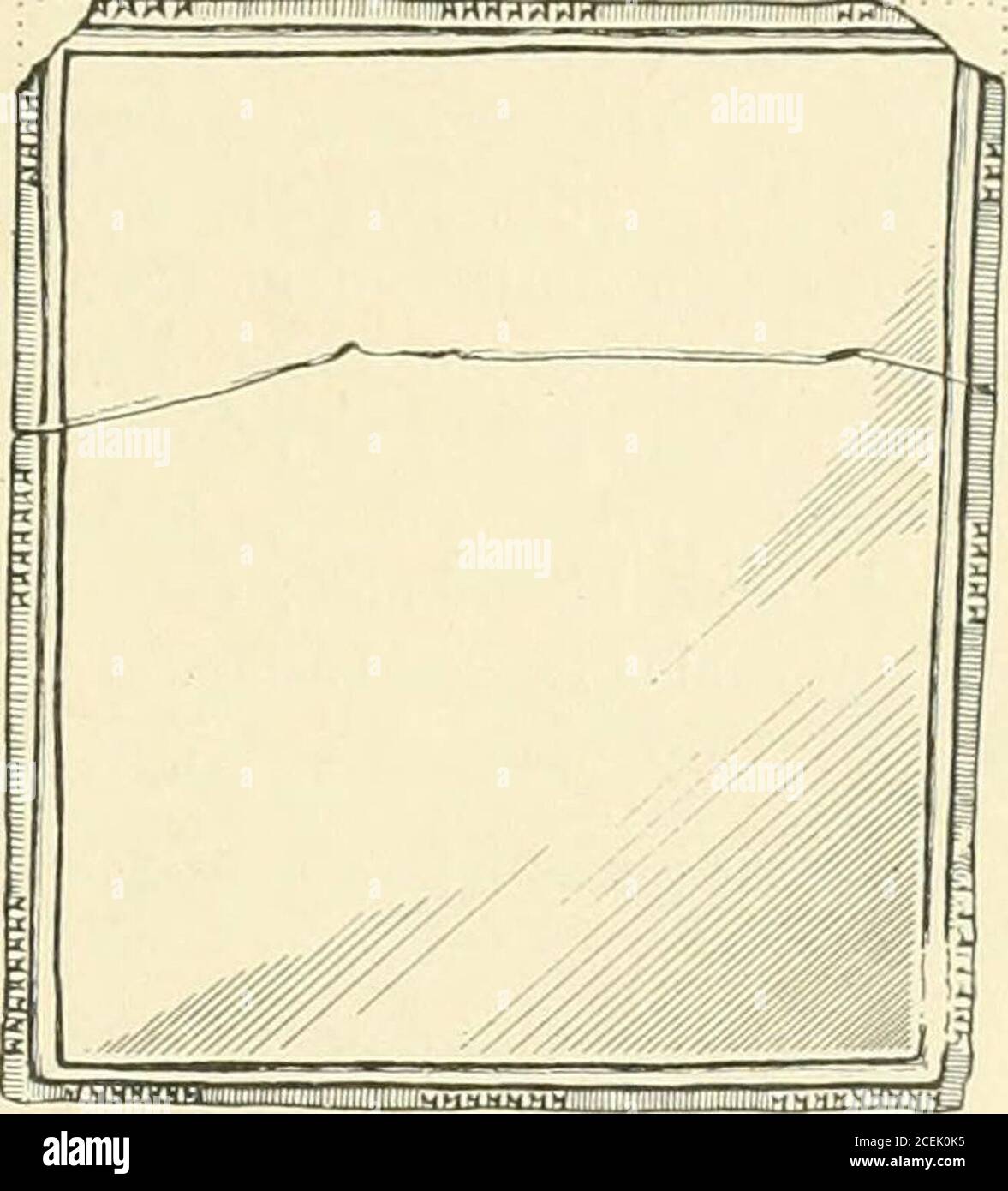 . Catalogo della lastra d'argento (greca, etrusca e romana) nel British Museum. ■ • /IHKHMIIIIMIIIill l..UMHJ&gt;l.l.F. SHSEJ Fig. 39 = N. 107. Fig. 40 =: N. 109. 110. Specchio con custodia. Circolare speculare, con superficie altamente spessa; sul lato inferiore, cerchi concentrici a coppie. Del caso, rimane solo la metà. Diam. Di specchio, 10-2 cm. ; di cassa, 10-5 cm. Dalla Francia. Morel Coll., 1904. Sur-faccia del caso molto corroso. 111. Custodia a specchio. Solo metà conservata, probabilmente la tomaia, essendo leggermente convessa; incisa su entrambi i lati con cerchi concentrici. Diam. 8-3 cm. Acquistato alla vendita Sothebys, Foto Stock