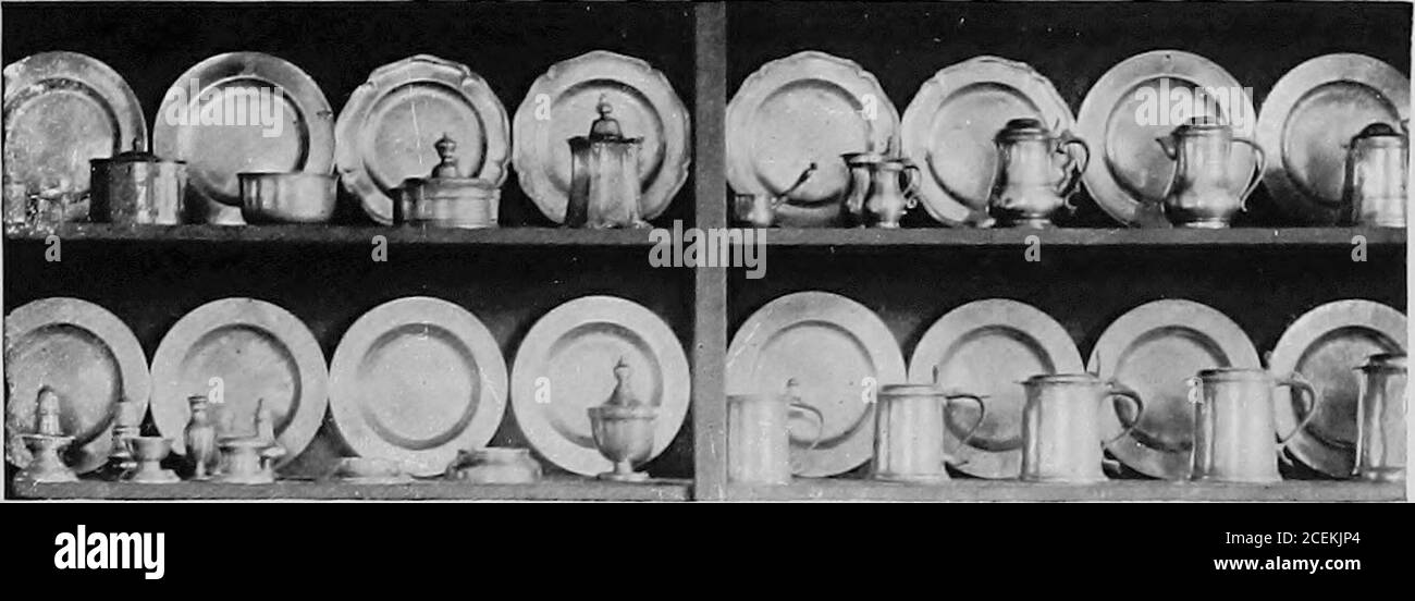 . Il falco peregrino alla vista. Un VASO DI PIOMBO.Illustrazione del campione (ridotta). Un libro per tutti gli amanti dell'Art. CAUSERIES ONENGLISH PEWTER di tAntonio de Navarro. TRATTI DI VECCHIA PEWTERPEWTER CHIESA PLATEEEVOLUTION DEL TANKARDTHE TRENCHER E LA SUA USESC^iURCH FLAGONS CALICI PATENS FORK SALI SPOONSand LA CUSTODIA DI PEWTER Round il solido kernel della sua conoscenza l'autore ha wovena capra samer savaro di poesia e scrive con un croccante e happyumour che è il più attraente Perché è insolita inconnessione con il soggetto di Pewter. Oltre al fascino e al valore della e Foto Stock