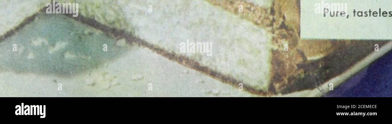 . Il giornale domestico delle Signore. /%cucchiaino di sale e 2 cucchiai di cacao. Aggiungere un uovo e una tazza di caffè nero forte (freddo). Beatsino mescolato a fondo e soffice. Pure, insapore Swiftning è disponibile in 3-lb. E 1-lb. Barattoli e 1-lb. Cartoni. Mantiene senza refrigerazione. FSwiftning esso il trade-markfor Swift A Company* ora, bland migliorato Lard. (Continua da pagina 103)y tutti i troped nella pietra-marcata;e. Alla loro destra, bel pannello di quercia-iched da pavimento a soffitto; alla loro sinistra, Ik partizione raggiunto non abbastanza gomito-fine si guardavano su di esso tra vecchio oakJ scolpito stranamente con uccelli e bestie, Foto Stock