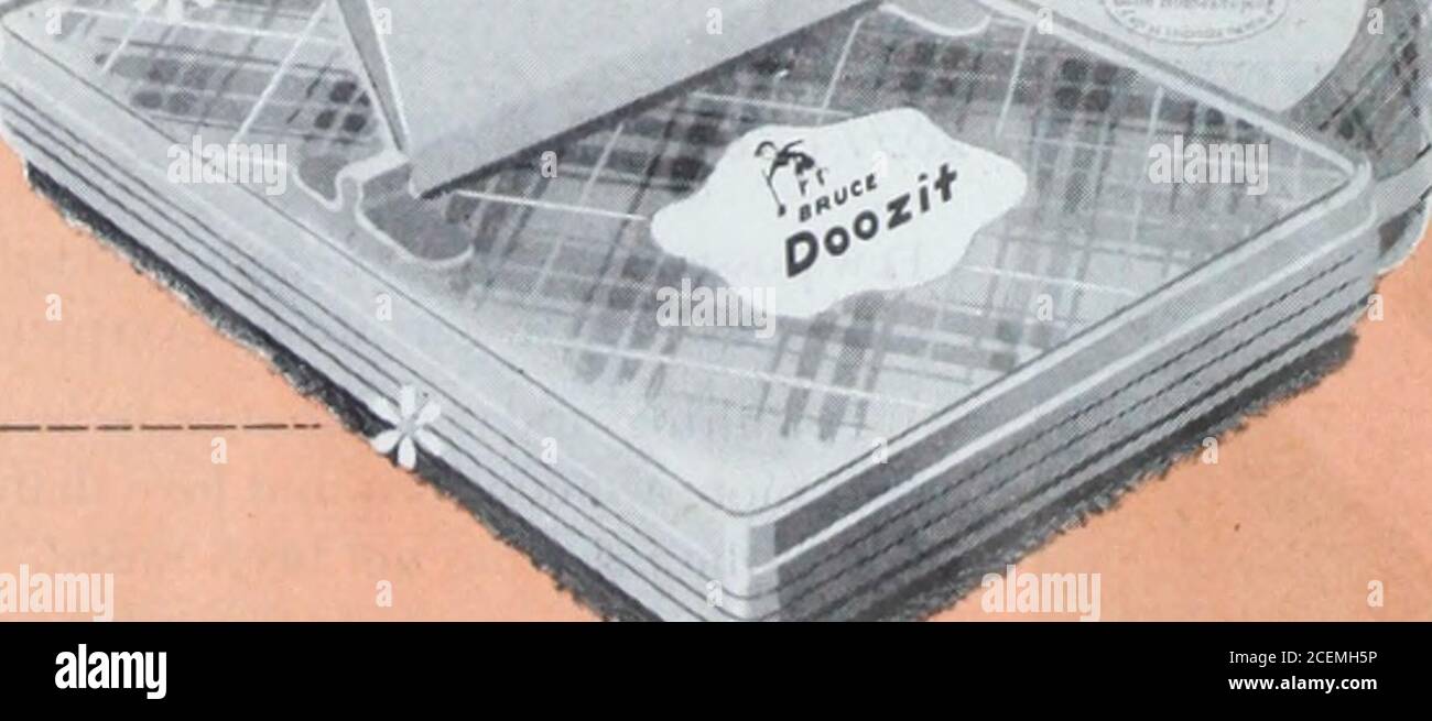 . Il giornale domestico delle Signore. HUvE Mootjmt/ucfa. Liquido, Pasta, cere autolucidanti, Floor Finish, Linoleum Seal at a CN Mornhic Tonn • • • Wftrlric i nrnoct MnLor ai MnrAutrA fin*, re 98 (continua dal riquadro 96) fate come vi dico, Jerry, thunderedGeorge, che si aspettava obbediencedai suoi figli, ma raramente lo ottenne da hispiù giovani. Penso, caro, ha detto Lucilla gentilmente, thatyou ha avuto suono migliore il tutto chiaro e comedown. Theres frutti di bosco per pranzo. Jerry si strinse e cadde dal thetree, agganciando la sua camicia bianca su un ramo e strappandola dall'alto verso il basso. Arrivato al grou Foto Stock