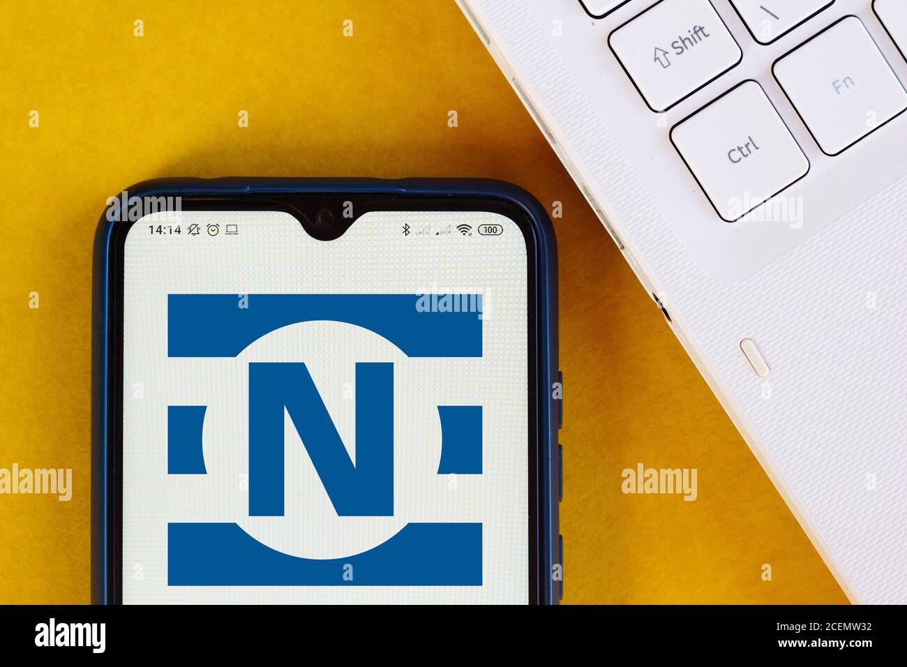 In questa illustrazione fotografica viene visualizzato il logo Navios South American Logistics sullo smartphone. Foto Stock