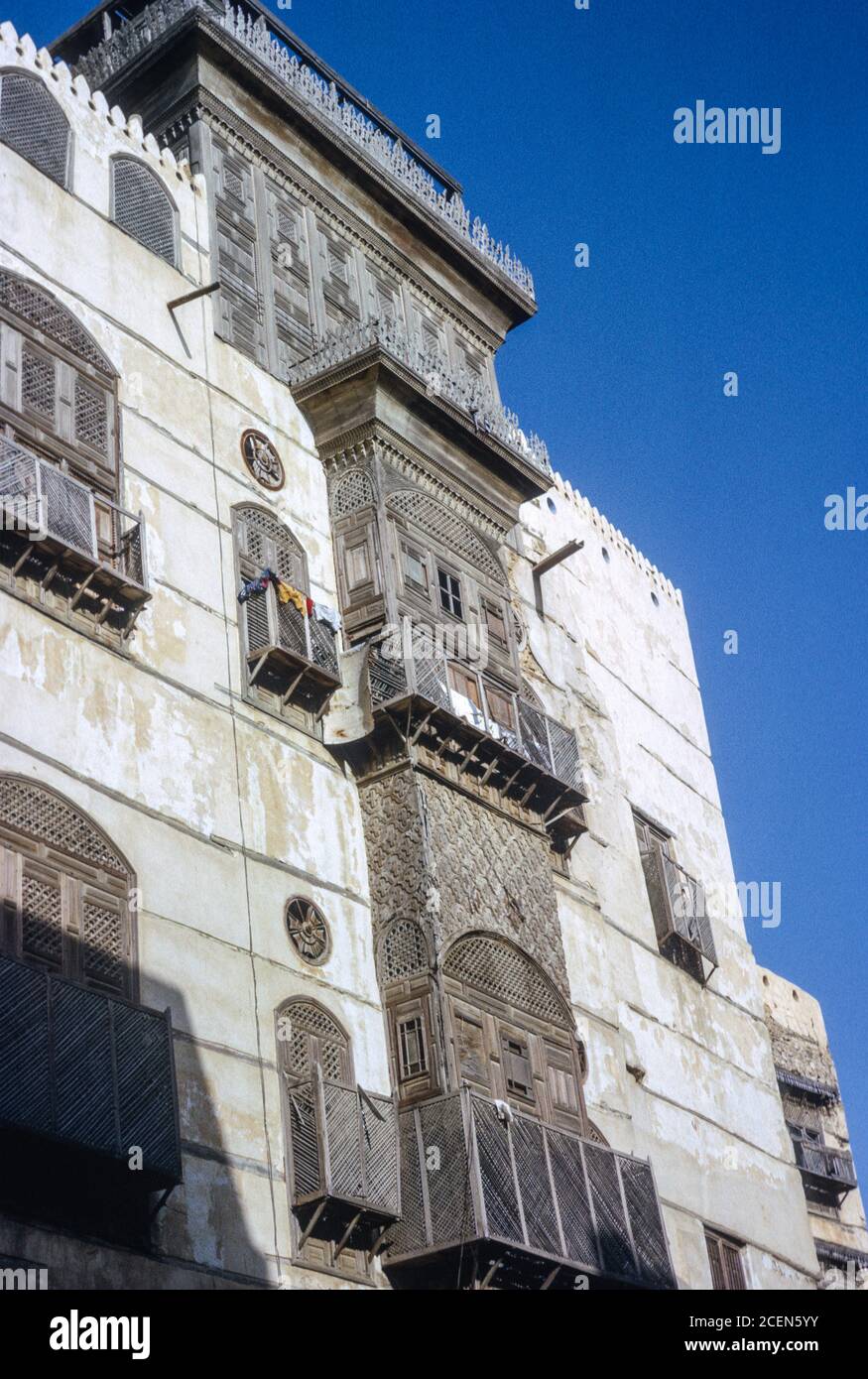 Jeddah, Jidda, Hejaz, Arabia Saudita. Case tradizionali con finestre Harem per le donne. Fotografato settembre 1972. Foto Stock