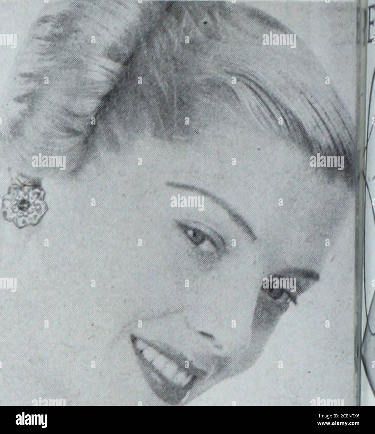 . Il giornale domestico delle Signore. Mai voi, carling. Ti voglio bene. Conoscete iLove voi. ID morire per voi. E la foto di Phil che si addossava sopra di lei. La foto di Phils magro, scuro, buon-lookingface che era tenero con lei finalmente, reallytender; Ciò ha cominciato a dirle tutte le differenze che un uomo sente di sua moglie, e di agirl che non è sua moglie, anche quando onishes e la stessa ragazza: Una volta, Phil aveva detto dolcemente, adorazione-pienamente, hai quasi fatto. ILL non dimenticare mai it.Ill non lasciare mai qualcosa di sbagliato mai accadere toyou di nuovo. La sua diversa, ora. Sai, non te? Ed era, e gli disse così, e ancora . Foto Stock