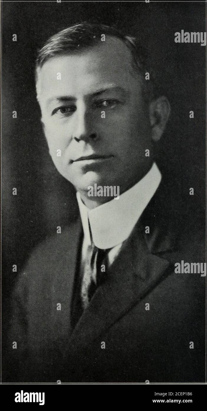 . Uomini delle Hawaii; una biblioteca biografica di riferimento, completa e autentica, degli uomini di nota e di sostanziale realizzazione nelle isole hawaiane ... v. 1-5. New York City, 10 luglio 1900; un bambino: CharlesBurr. Tornando a Honoluluenten assumere di Wilder & Co., 1885-93; è stato Console-Generale Hawaiiano a San Francisco, Cal., 1893-1900; impegnato in segatura bus-iness, Oregon, 1902-03; assessore contribuente al reddito, Honolulu, 1904-08; assessore fiscale per la prima divisione tassazioni, Hawaii, dal 1908. È stato membro Honolulu Rifles, 1885-1893. Country Club membri Pacifico, COM-mercial e Oahu di Honolulu. WILDER, Foto Stock