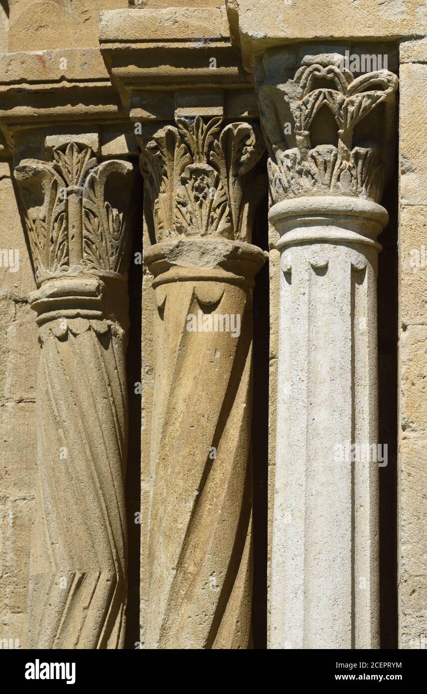 Colonne neoclassiche del XII Priorato romanico di Salagona o Salagona Abbazia Mane Alpes-de-Haute-Provence Provenza Francia Foto Stock