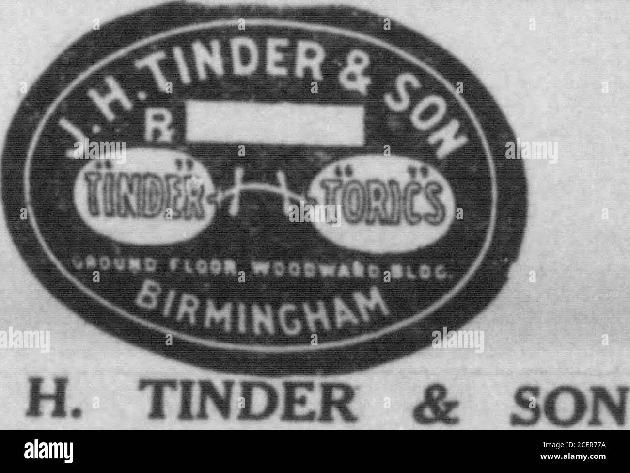 . Oro e nero. Morale. Ricorda: Chi opera nel negozio di abarber non è sempre barbaro; chi studia il sistema lunare non è sempre un lunatico; chi lo stufato esistson è notoriamente uno studente; chi pensa che il flapper makesa ha muchly da imparare, e che si prende cura dell'infedele ivoriesi frettolosamente disconnesso dalla pasta. Non sparare mai craps! Mai, ricordisi di quello!morale totale: Gioca a poker invece. PATRONIZE IL COL-LEGE PHOTOGRAPHERYOU KNOW HIM DE LUXE STUDIO 19181/2 SECOND AVE.. J. H. TINDER & Manufacturing Optician*OPTOMETRISTEyes Examined1927 PRIME lenti AVENUEBroken duplicate Hey, Foto Stock