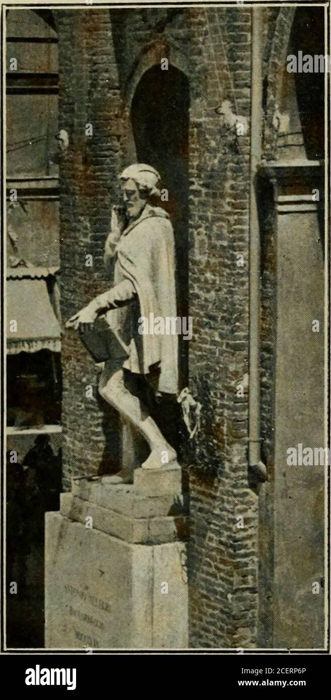 . Antonio Allegri da Correggio, la sua vita, i suoi amici e il suo tempo. E tomba travolta da un grande spettacolo di reverenza ed entusiasmo ; Un certo numero di ossa furono rimosse, che furono condannate al Palazzo Comunale; il primo cranio che fu raccolto fu grafelyhanded rotondo ed esaminato da tutte le frazioni teprosaiche presenti, e finallisent fuori a Modena. Ci erano, ofcourse, altri teschi nella tomba, butthese non sono stati tolti con le ossa, per il sospetto dovrebbe essere vagato. Fu dato che solo lo scheletro del pittore era stato scoperto, e questo era stato equamente diviso tra Correggi Foto Stock