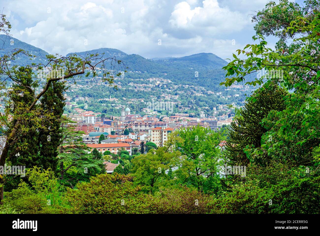 Intra, Città di Verbania, vista dal parco nazionale della Val Grande Foto Stock