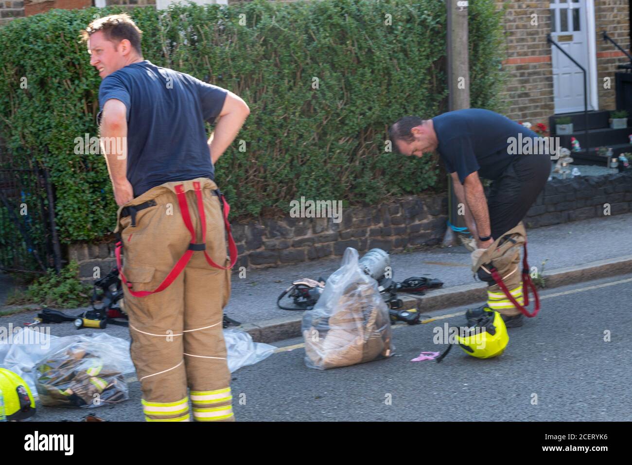 Brentwood Essex 2 settembre 2020 Essex fuoco e apparecchio di soccorso assistere a un fuoco di casa in Brentwood Essex Credit: Ian Davidson/Alamy Live News Foto Stock