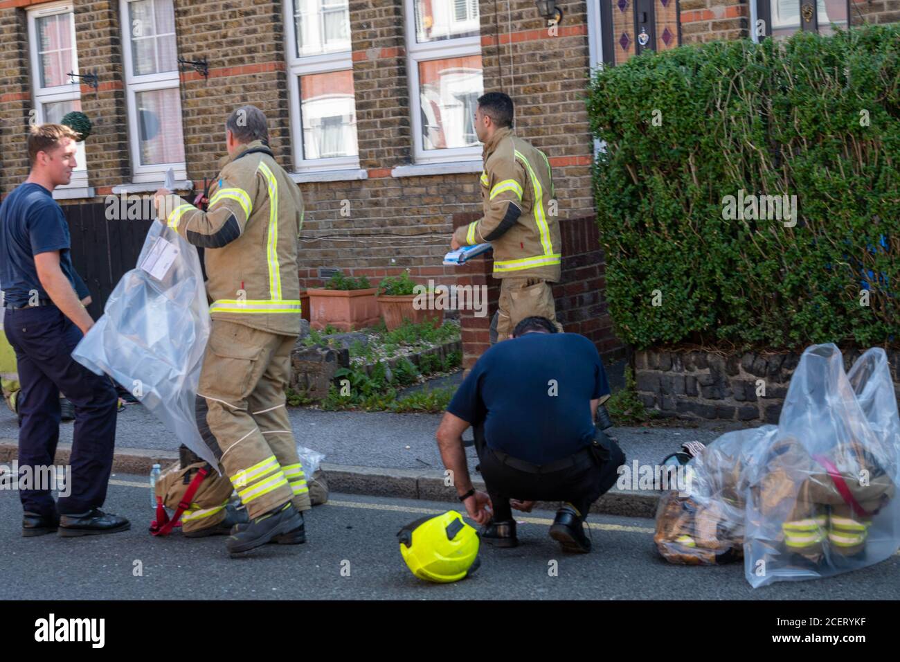 Brentwood Essex 2 settembre 2020 Essex fuoco e apparecchio di soccorso assistere a un fuoco di casa in Brentwood Essex Credit: Ian Davidson/Alamy Live News Foto Stock