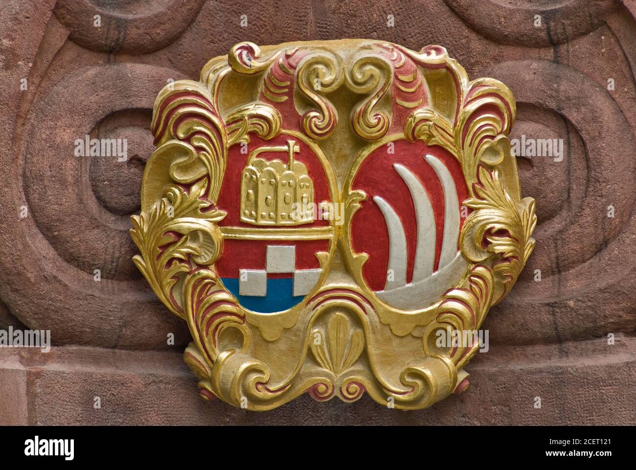 Cartouche con stemma alla colonna della Santissima Trinità a Rynek (Piazza del mercato) a Świdnica, bassa Slesia, Polonia Foto Stock