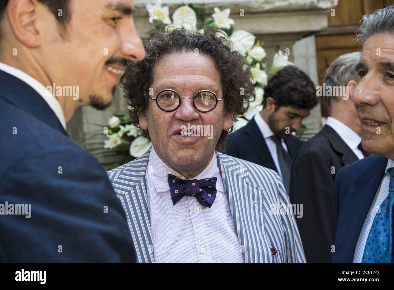 Archivio fotografico, Italia. 02 settembre 2020. Milano, Funerale di Marta Marzotto nella foto: Philippe Daverio (Alberto Scarpinato/IPA/Fotogramma, Milano - 2016-08-01) ps la foto può essere utilizzata nel rispetto del contesto in cui è stata scattata, E senza l'intento diffamatorio della decorazione delle persone rappresentate (Alberto Scarpinato/IPA/Fotogramma, Photo Archive - 2020-09-02) p.s. la foto e' utilizzabile nel messaggio del contenuto in cui e' stata sbattata, e senza intenzione di diffondere il decoro delle persone rappresentate Credit: Independent Photo Agency Live/Alamy Foto Stock