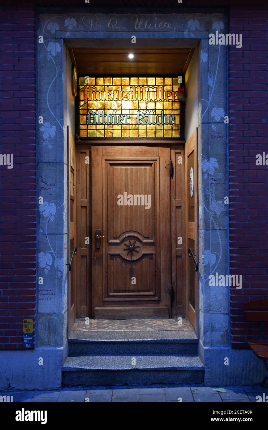 Muenster, Pinkus Mueller, famosa fabbrica di birra antica nel centro storico, porta d'ingresso, Kreuzstrasse, Nordrhein-Westfalen, Germania, Europa. Foto Stock