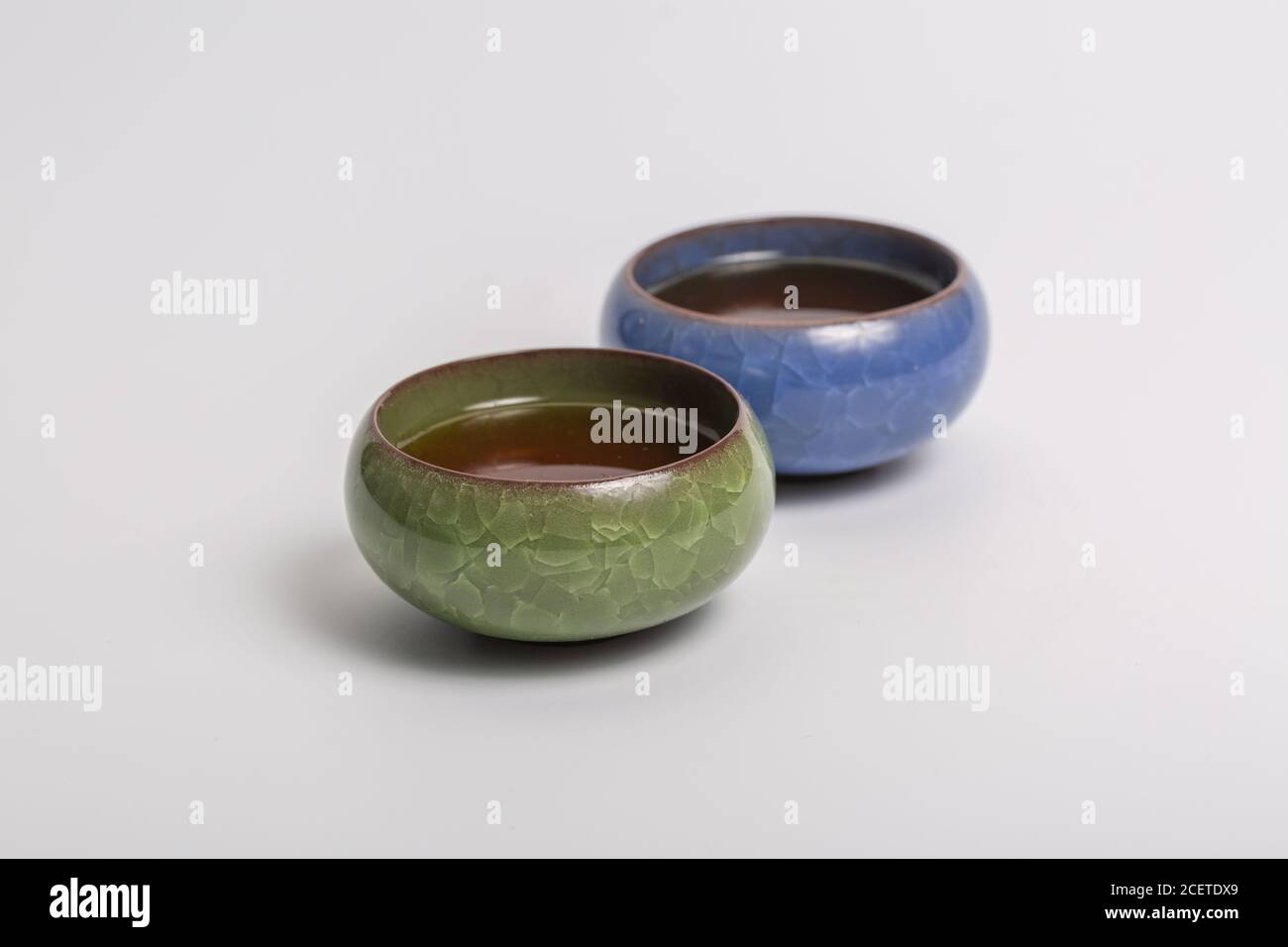 Teiera tradizionale cinese, tazza, set da tè coperto da macchie di tè Foto Stock