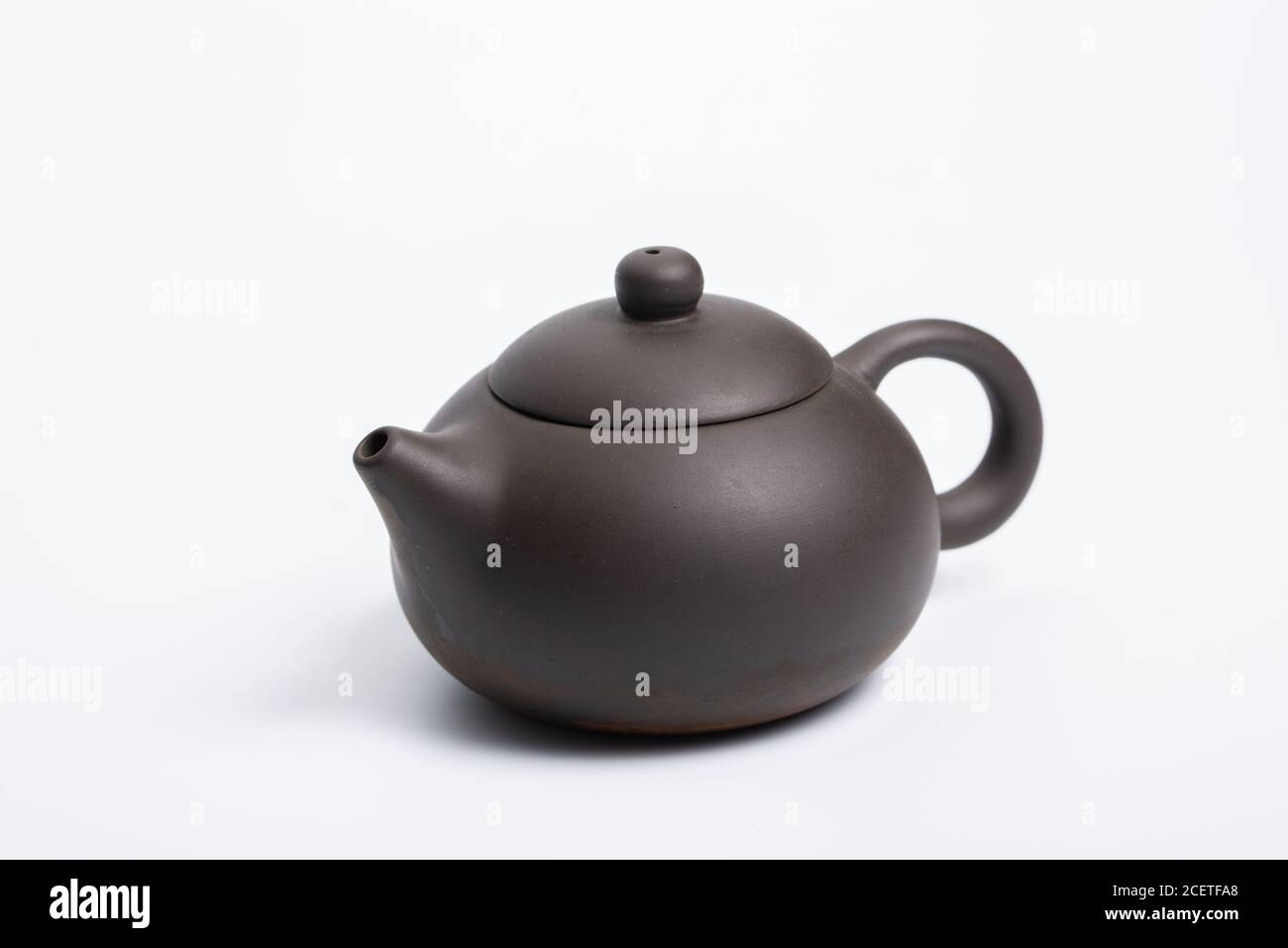 Teiera tradizionale cinese, tazza, set da tè coperto da macchie di tè Foto Stock