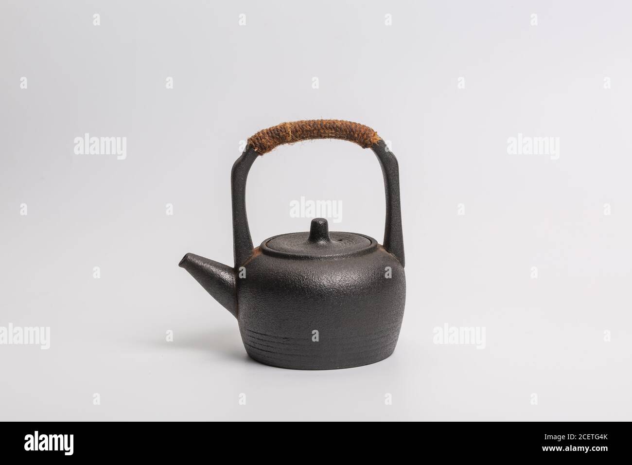 Teiera tradizionale cinese, tazza, set da tè coperto da macchie di tè Foto Stock