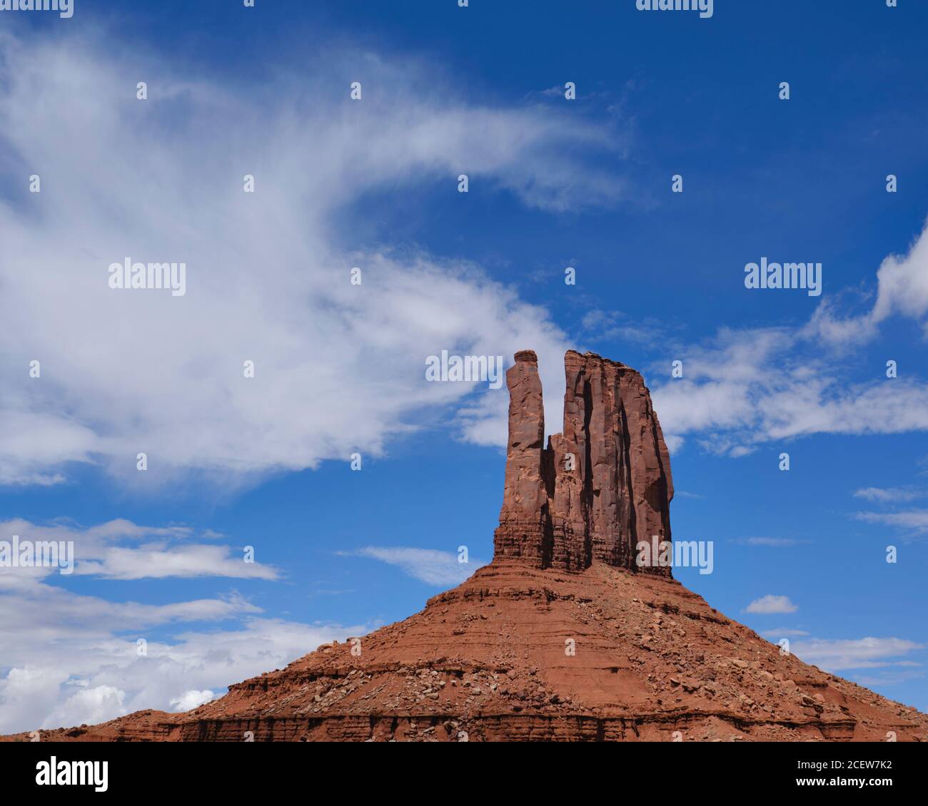 Stati Uniti d'America, Arizona, Monument Valley Tribal Park. Il paesaggio iconico delle buttes di arenaria del Monument Valley Tribal Park si trova Foto Stock