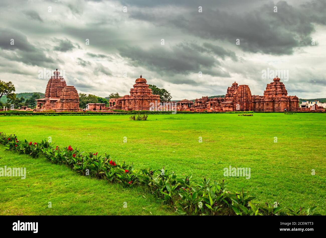 complesso di templi di pattadakal, gruppo di monumenti, arte in pietra mozzafiato con il cielo drammatico karnataka india. È uno dei siti patrimonio dell'umanità dell'UNESCO e. Foto Stock