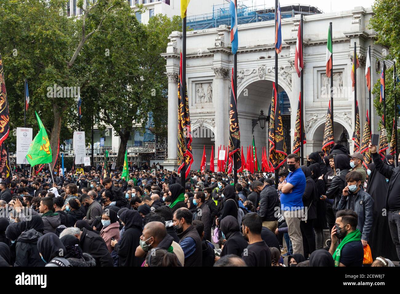 La folla si è riunita a Marble Arch durante l'evento Ashura Day per i musulmani sciiti, Londra, 30 agosto 2020 Foto Stock