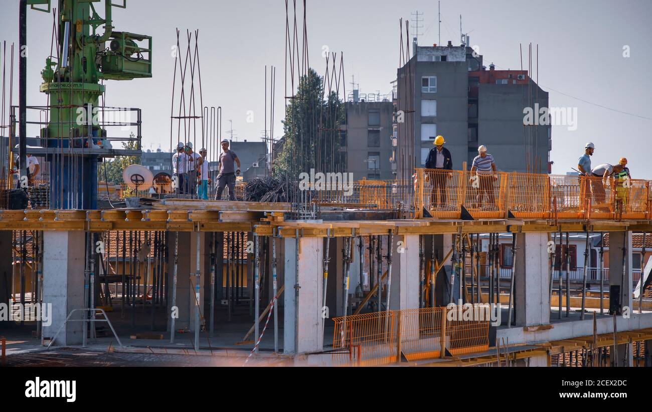Belgrado, Serbia, 31 agosto 2020: Vista del complesso di appartamenti cantiere a Zemun Foto Stock