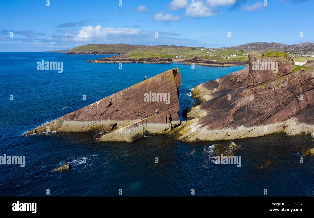 Vista aerea di Split Rock a Clachtold in Sutherland, Regione delle Highland della Scozia, Regno Unito Foto Stock