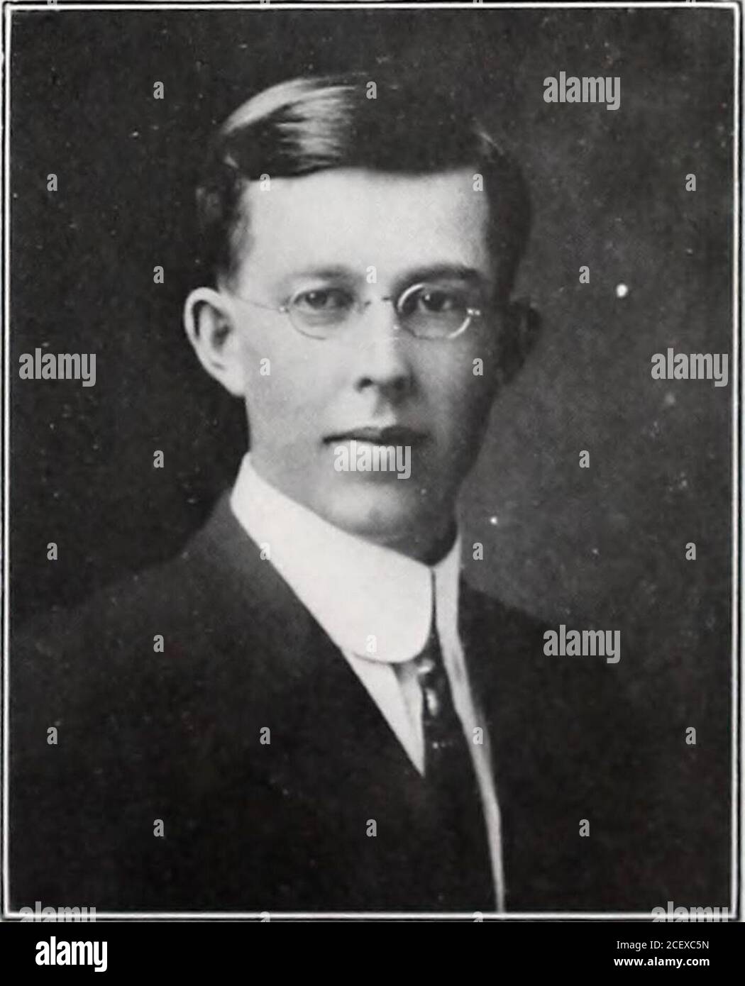 . Sargasso. J. BLAIR MILLS, Lynn, Ind. I!. S., Geologia e fisica. Tesi: Geologia di una portionof Wayne Township, Wayne County, Indiana. Y. M. C. A. 1-4; Oratorical Association 1-4; Ionian 1-4; Sci-ence Club 2. Lie vi dice rlatlv che cosa la sua mente i&gt;. Si prega di alcuni andare e gag Rosy, perché vogliamo tlii&gt;per passare attraverso questo incontro. Blair è un parlamentare dal luogo da cui provengono, e bagno, withal, un appassionato e discriminante obiettore a tutte le misure dubbie, mentono inioniche o al di fuori. Pagina diciassette Foto Stock