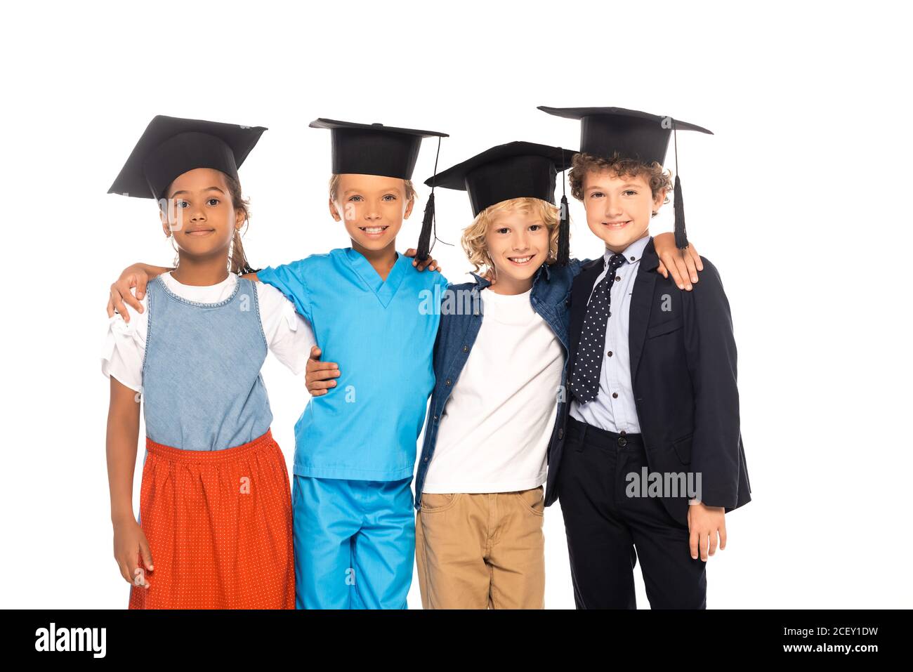 bambini in cappelli di laurea vestiti in costumi di diverse professioni in  piedi vicino ai professionisti dei bambini con scritta bianca Foto stock -  Alamy