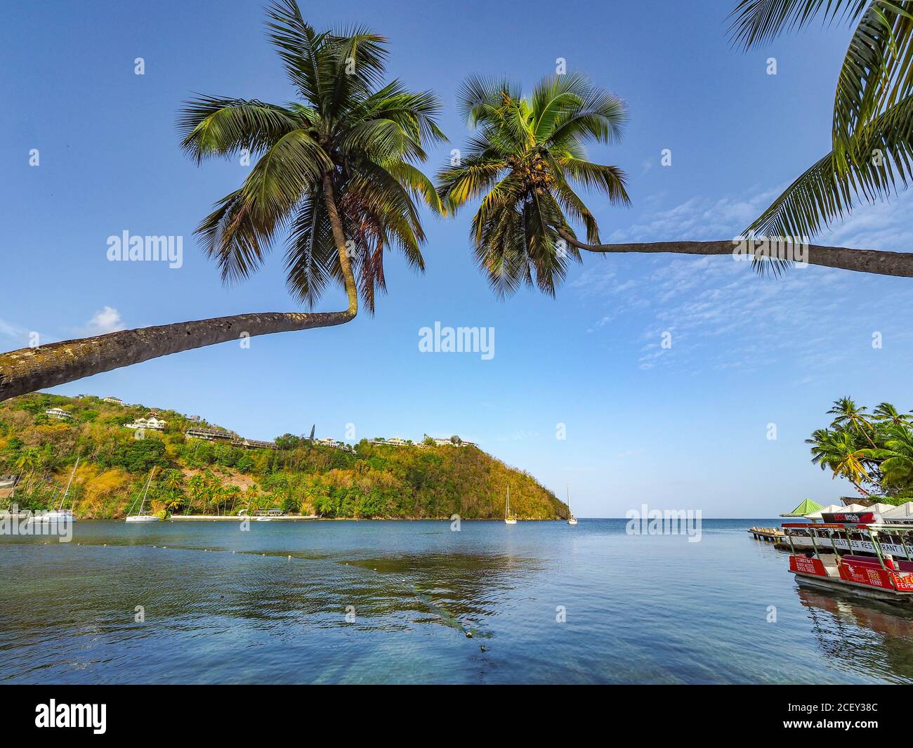 La baia di Marigot si trova sulla costa occidentale di Saint Lucia Foto Stock