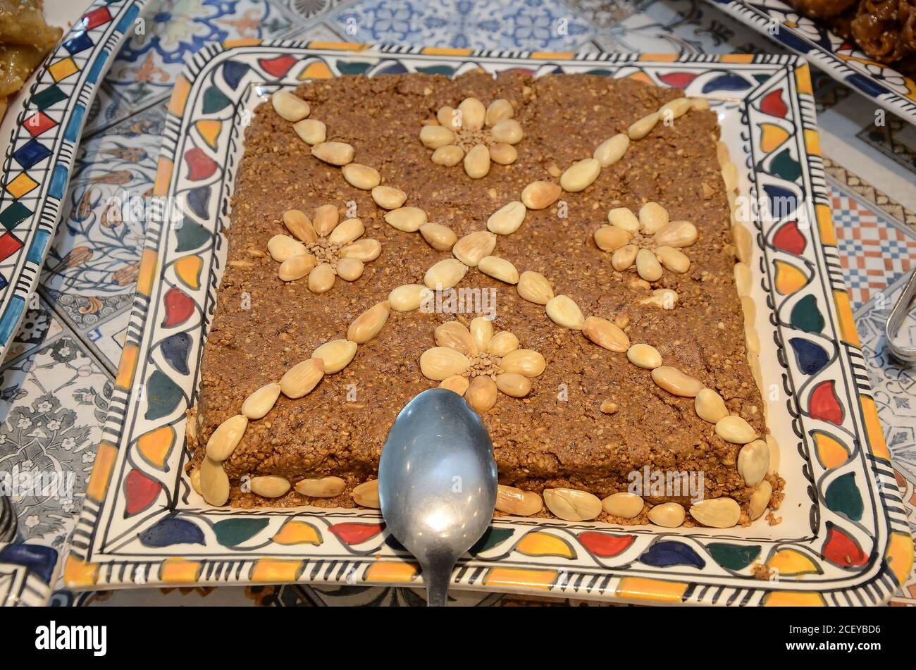 Marocchino tradizionale piatto con selou e mandorle Foto Stock