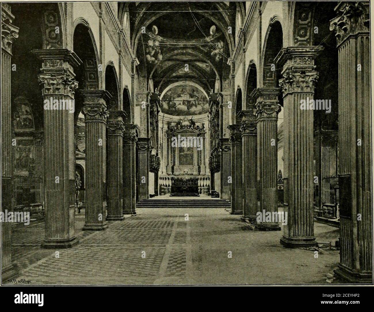 . Antonio Allegri da Correggio, la sua vita, i suoi amici e il suo tempo, tonio d Agrate continuò a carvare gli ornamenti più delicati, dirigendo al tempo stesso una truppa di artigiani, i cui noisyhammer scalarono e scheggiarono la pietra ruvida sotto forma di hugecolonne, cornici, pilasters e altari all'interno della chiesa, e bene-teste e fontane nei chiostri. L'intensa ansia dei Benedettini di vedere il lavoro completato si è dimostrata nella rapidità con cui le varie operazioni si sono svolte. Mentre ancora l'interno della chiesa era un perfetto i88 FORESTA DI ANTONIO da CORREGGIO Foto Stock