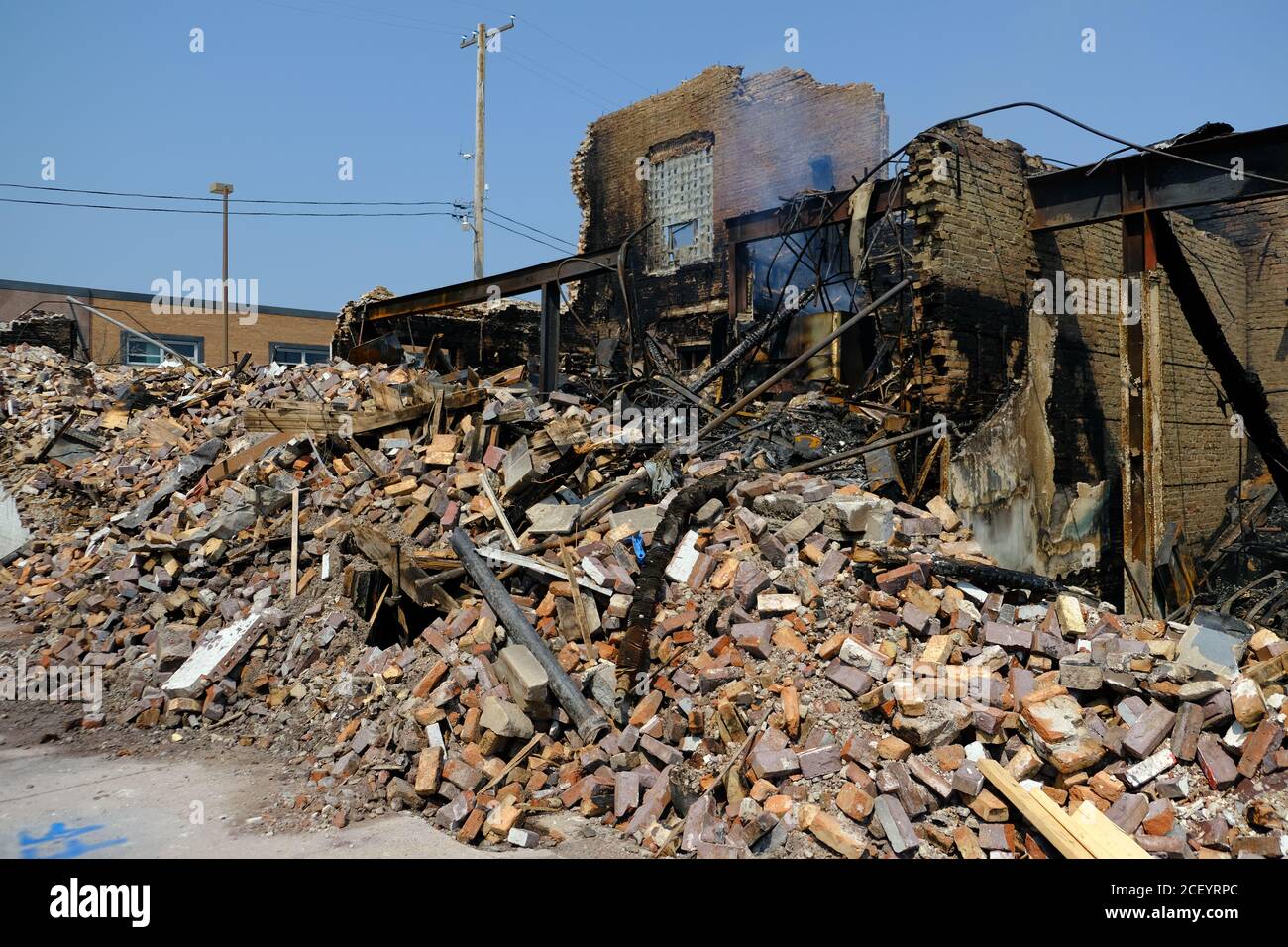 Risultati della ricerca risultati Web Kenosha, WI, USA. 26 Agosto 2020. Ciò che rimane della Danish Brotherhood Lodge che è stato bruciato a terra durante i disordini relativi alla polizia ha coinvolto sparare a Jacob Blake. Durante i tumulti Robert Cobb è stato girato essere picchiato qui come ha usato un estintore sui rioters. Foto Stock
